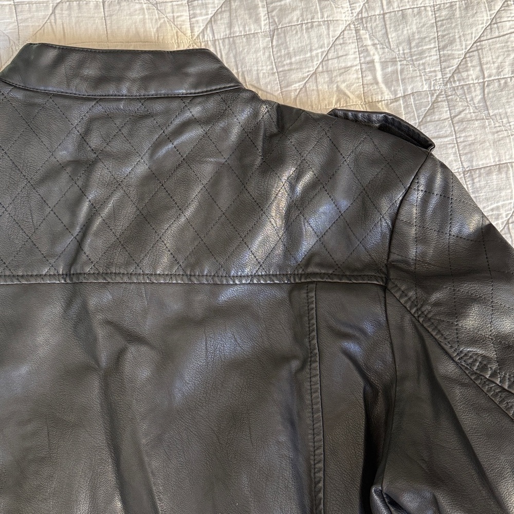 Men's Black Leather Jacket - Picture 6 of 8